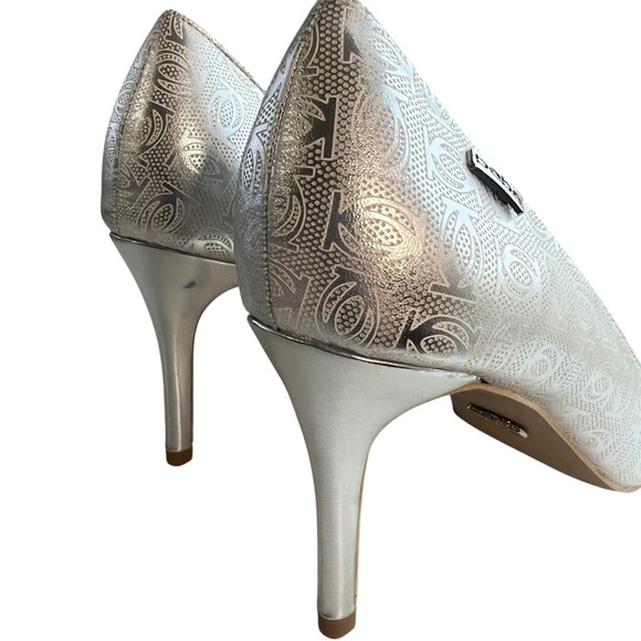 BEBE SAYDEE Stiletto Sassy Silver Chrome Pointed Toe 3.5 inch heel Sz 8.5 - Picture 7 of 12